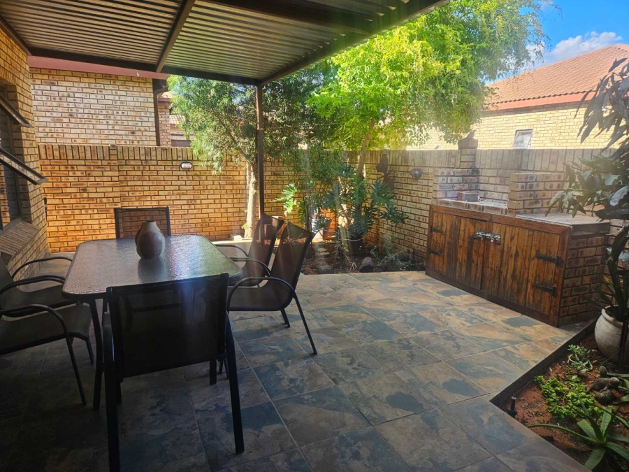 2 Bedroom Property for Sale in Rhodesdene Northern Cape